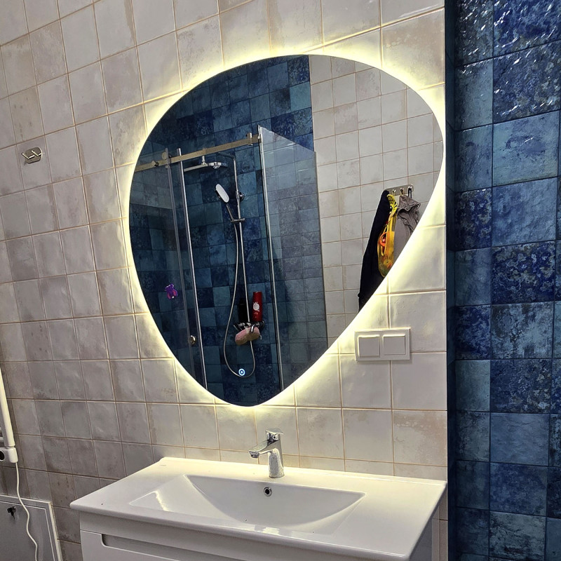 Дзеркало "Крапля 1" з фоновою LED-підсвіткою 63x60 см (розмір на вибір)